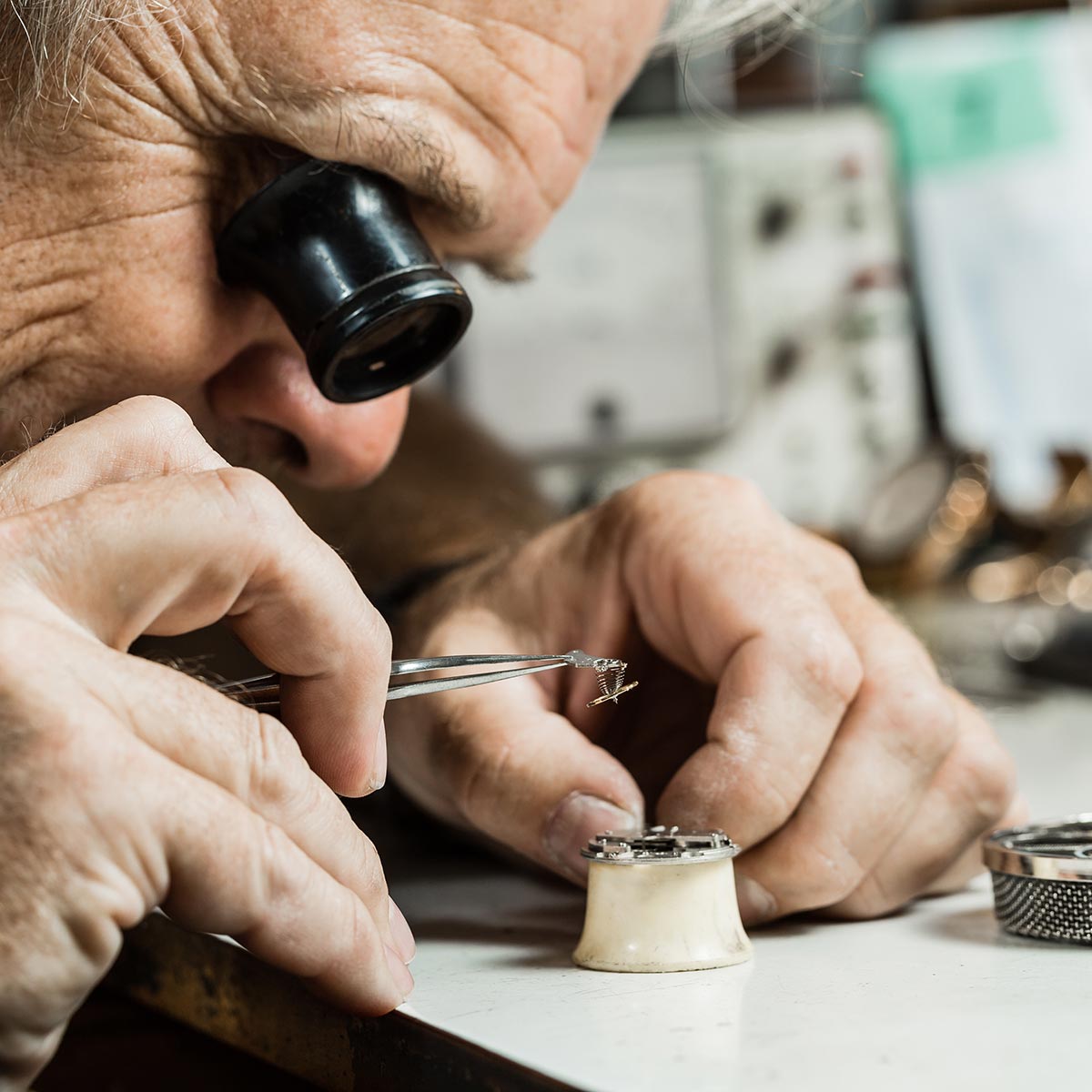 Uhrmacherservices Reparaturen und Batteriewechsel bei Goldschmiede Jaqueline in Esslingen